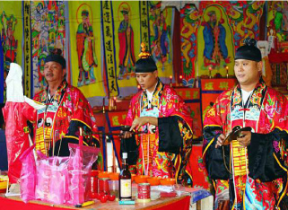 There are elaborate rites for the Chinese community to observe as part of the ritual to honour the departed.