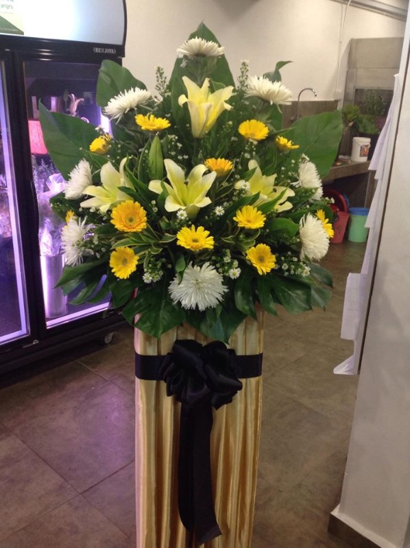 Condolences-floral-arrangement-2